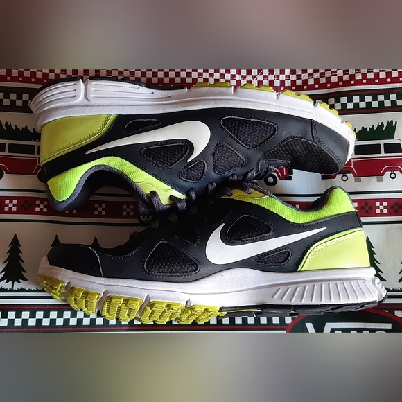 Nike Revolution Running Shoes - Picture 6 of 16